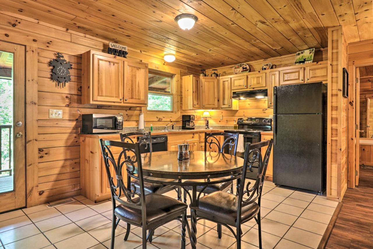 Cabin With Deck And Fireplace Less Than 3 Mi To Dollywood! Pigeon Forge Εξωτερικό φωτογραφία