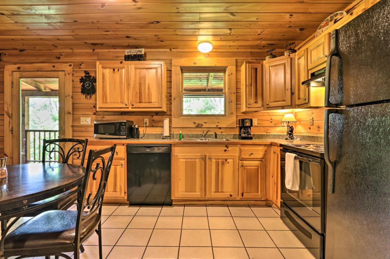 Cabin With Deck And Fireplace Less Than 3 Mi To Dollywood! Pigeon Forge Εξωτερικό φωτογραφία