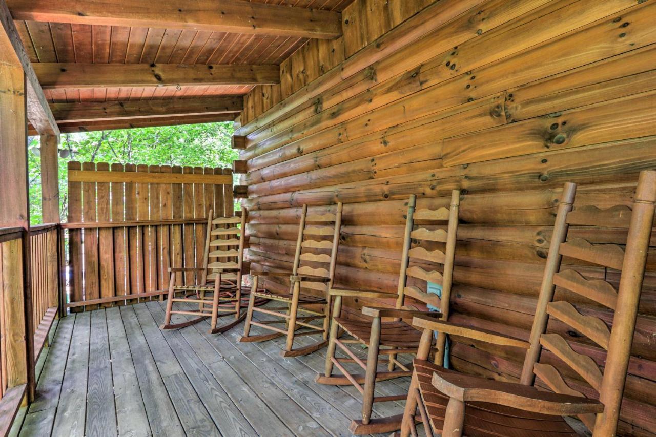 Cabin With Deck And Fireplace Less Than 3 Mi To Dollywood! Pigeon Forge Εξωτερικό φωτογραφία